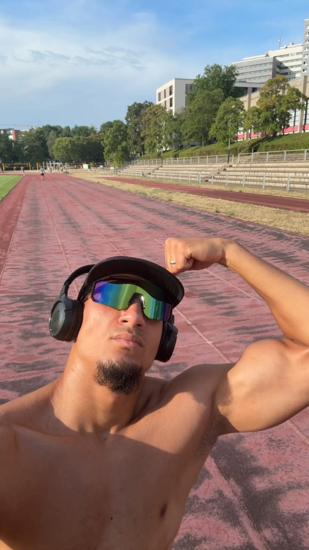 Athletisches Training auf der Laufbahn